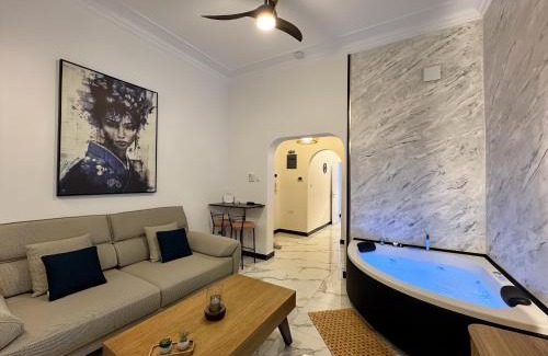 Larissa Apartamento | Spa Suite with Jacuzzi and Ancient Theater View