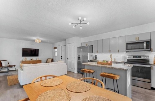 Ocean Woods Condominio | Space Coast Escape: Pet-Friendly Beach Condo w/ Pool & Rocket Launch Views!
