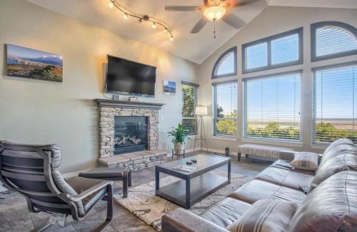 Southwest Colorado Springs Casa | Space Command A plus Views BBQ Games Prime Location