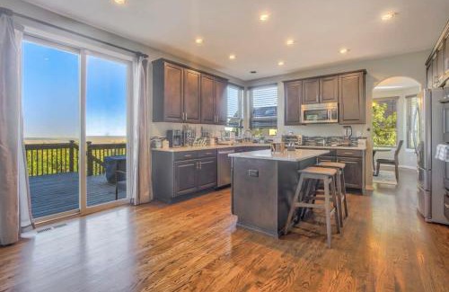 Southwest Colorado Springs Casa | Space Command A plus Views BBQ Games Prime Location