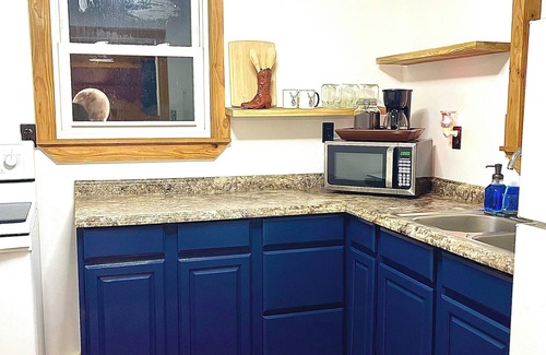 Lake Whitney Cabina | SPACE COWBOY cabin/studio