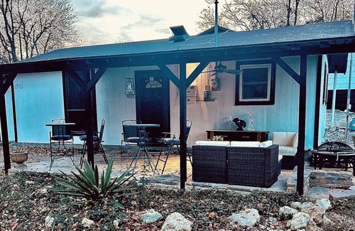 Lake Whitney Cabina | SPACE COWBOY cabin/studio