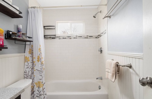 Riverside Casa | Space for the kiddos & adults to relax and play!