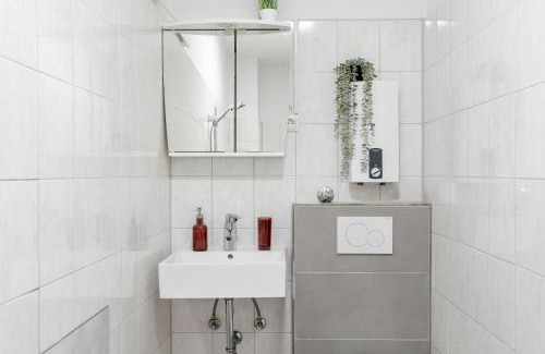 Frohnhausen Apartamento | SpaceStays Two-Room Suite WIFI Netflix