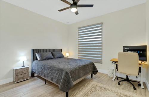 Wedgefield Casa | SpaceX BY R2 Shared Bath