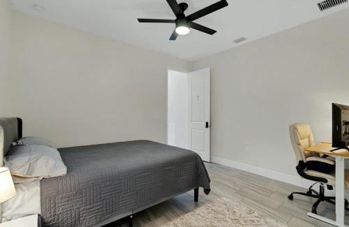 Wedgefield Casa | SpaceX BY R3 Shared Bath