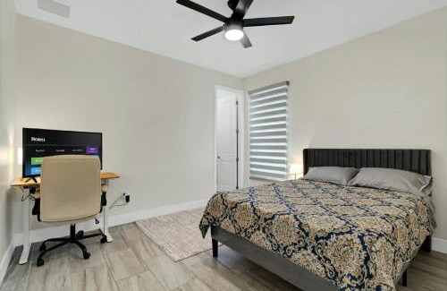 Wedgefield Casa | SpaceX BY R3 Shared Bath