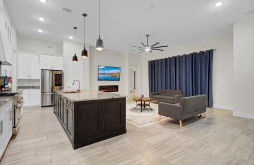 Wedgefield Casa | SpaceX BY R4 Shared Bath