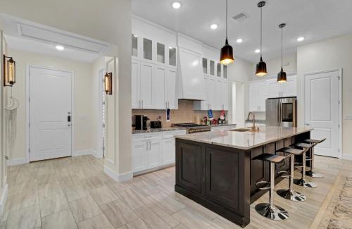 Wedgefield Casa | SpaceX BY R4 Shared Bath