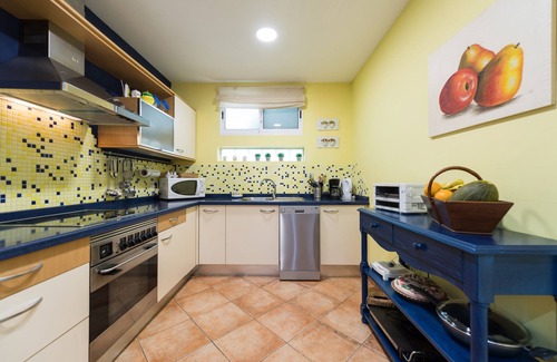 Maspalomas Chalet De Esquí | Amplio alojamiento en zona muy tranquila y cerca de todos los servicios