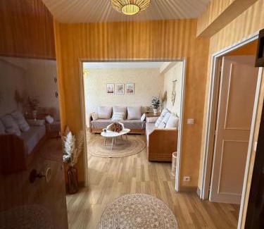 Villeneuve-Loubet Apartamento | Spacieux 2 chambres 65m2 climatisé au village médiéval entre Nice et Antibes