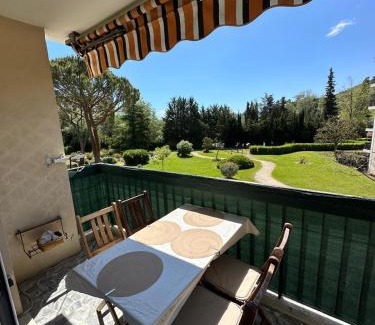 Villeneuve-Loubet Apartamento | Spacieux 2 chambres 65m2 climatisé au village médiéval entre Nice et Antibes