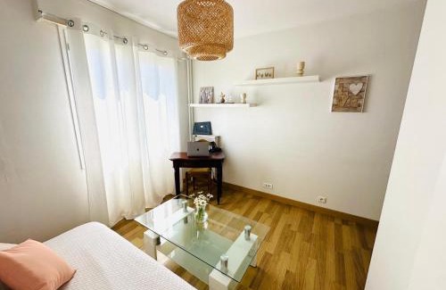 Villeneuve-Loubet Apartamento | Spacieux 2 chambres 65m2 climatisé au village médiéval entre Nice et Antibes
