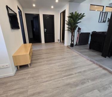 Foix Apartamento | Spacieux 3 chambres centre Foix - 2 sdb et 2 wc - Parking gratuit à 1 Minute