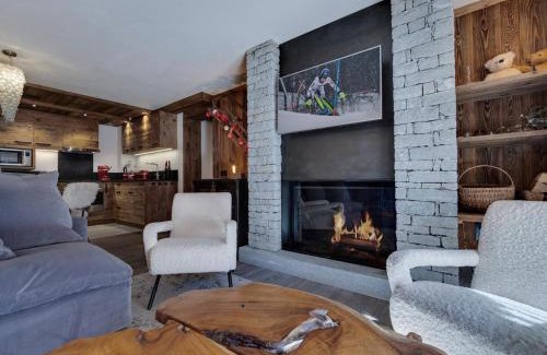 Val-d'Isere Apartamento | Spacieux 4 pièces avec cheminée, balcon et parking à Val-d'Isère - FR-1-567-67