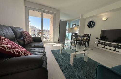 Rochefort Apartamento | Spacieux appartement 2 chambres avec parking à Rochefort - FR-1-246B-50
