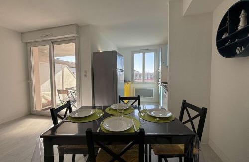 Rochefort Apartamento | Spacieux appartement 2 chambres avec parking à Rochefort - FR-1-246B-50