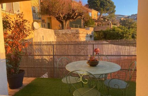Hyeres City Centre Apartamento | Spacieux duplex, vue mer et belle terrasse