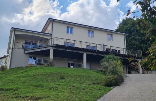 Favieres Casa | Spacieux gîte contemporain avec terrasse panoramique et piscine chauffée - FR-1-584-373
