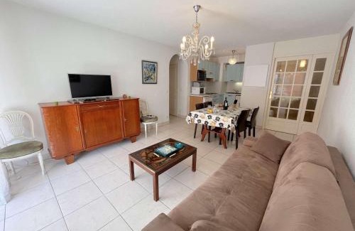 Saint-Raphael Apartamento | Spacieux T2 avec grande terrasse à Saint-Raphaël, proche mer et gare, garage inclus - FR-1-226A-102
