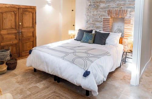 Saint-Julien-les-Rosiers Otro | Spacious luxury with 5 uniquely styled bedrooms for groups of 12 guests ★