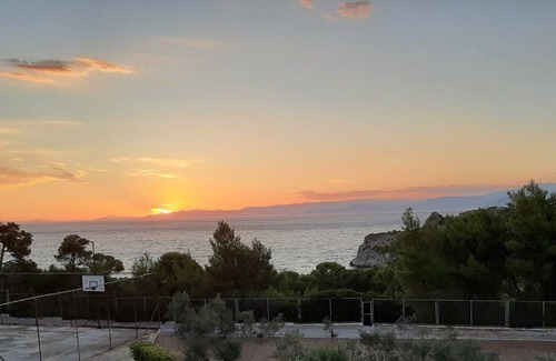 Loutraki-Agioi Theodoroi Casa | Spacious Villa in nature with a swimming pool !