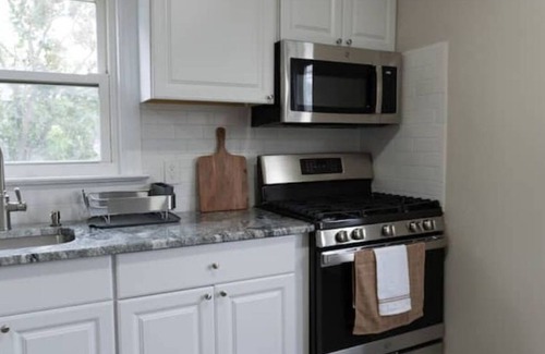 North Brunswick Casa | Spacious Home l King bed l Near RU l Near Hospital