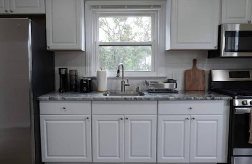 North Brunswick Casa | Spacious Home l King bed l Near RU l Near Hospital
