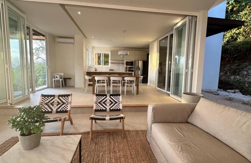 Puntarenas Casa | Spacious 7-bedroom house in wonderful Santa Teresa Stunning sunset