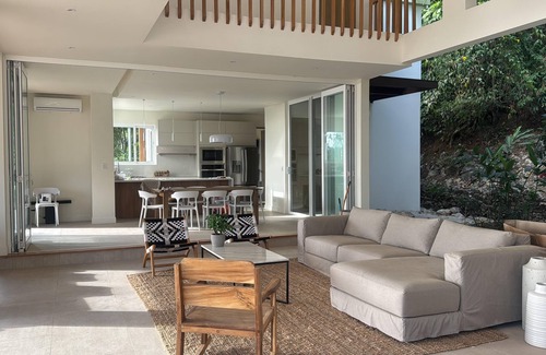 Puntarenas Casa | Spacious 7-bedroom house in wonderful Santa Teresa Stunning sunset