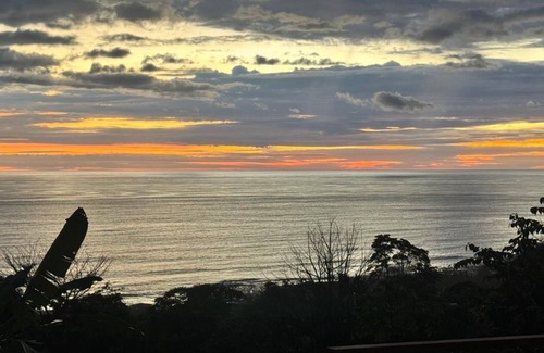 Puntarenas Casa | Spacious 7-bedroom house in wonderful Santa Teresa Stunning sunset