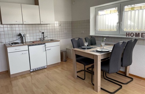 Ichenhausen Apartamento | Amplio apartamento con un soleado jardín y sauna cerca de Legoland
