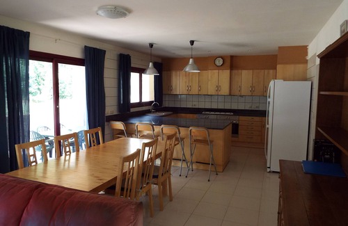 Sant Llorenc de la Muga Casa | Amplia casa de 5 dormitorios con gran piscina privada y jardín