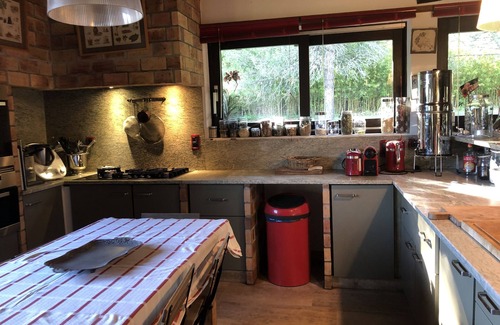 Saint-Geours-de-Maremne Casa | Spacious house in wooded grounds: Swimming pool/Jacuzzi and Tennis court