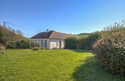 Sainte-Honorine-des-Pertes Casa | Spacious holiday home in Aure sur Mer with garden