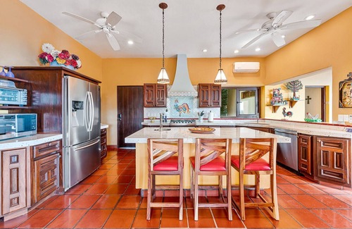 San Francisco Villa | Rent Three Homes - Espectaculares vistas del océano y la playa desde la casa principal