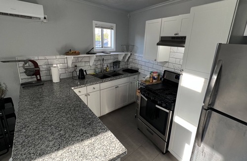 Greater East End Apartamento | Spacious 1 bed / 1 bath with granite kitchen - just a mile from EaDo/Stadiums