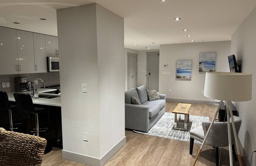 Downtown Halifax Apartamento | Spacious 1 Bed, Balcony & Parking Downtown Halifax