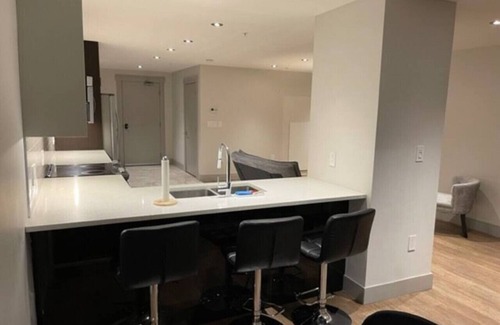 Downtown Halifax Apartamento | Spacious 1 Bed, Balcony & Parking Downtown Halifax