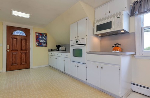 Ellsworth Cabaña | Spacious 1 Bedroom Apt w/King Bed Full Kitchen & Bathroom