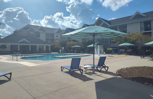 Fort Mill Apartamento | Spacious 1-bedroom apt. near Carowinds with a private balcony, gym, and pool
