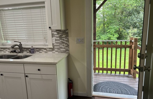 Silver Lake Casa | Spacious 1 bedroom apartment 2 mins to shopping malls and restaurants