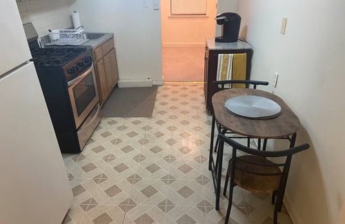 Baychester Apartamento | Spacious 1 bedroom apt. Close to mall and transit