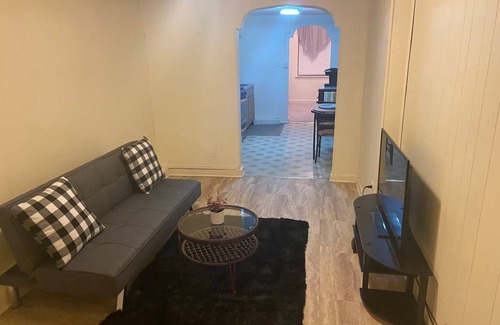 Baychester Apartamento | Spacious 1 bedroom apt. Close to mall and transit