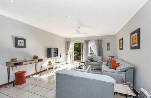 Greater Johannesburg Metropolitan Area Casa | Spacious 1-Bedroom Cottage in Bryanston