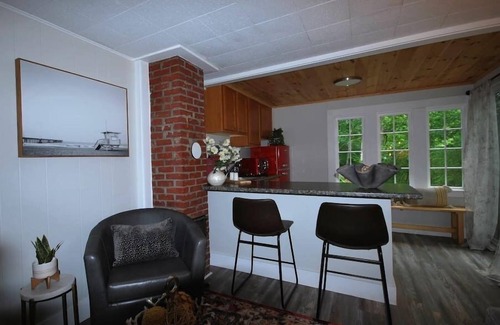Edgecomb Cabaña | Spacious 1 Bedroom Cottage Close to Everything 3