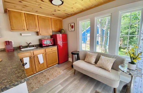 Edgecomb Cabaña | Spacious 1 Bedroom Cottage Close to Everything 2