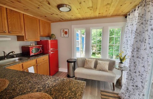 Edgecomb Cabaña | Spacious 1 Bedroom Cottage Close to Everything 2