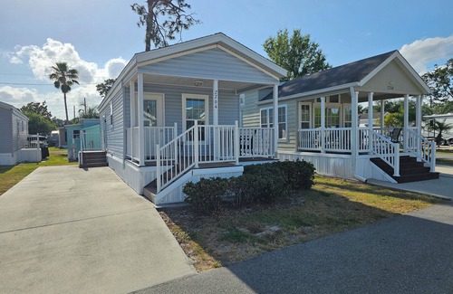 Kissimmee Casa | 1 BEDROOM DISNEY AREA RENTAL WITH GOLF CART AWARD WINNING "MILL CREEK RESORT"