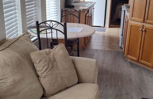 Kissimmee Casa | SPACIOUS 1 BEDROOM HOUSE IN DISNEY AREA 5 STAR RATED MILL CREEK GOLF CART RESORT